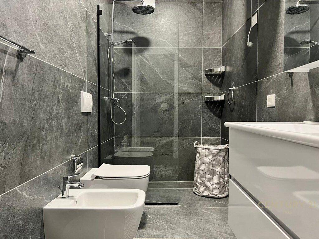 Apartament me qera  1+1dhe post parkimi tek Bulevardi i Ri