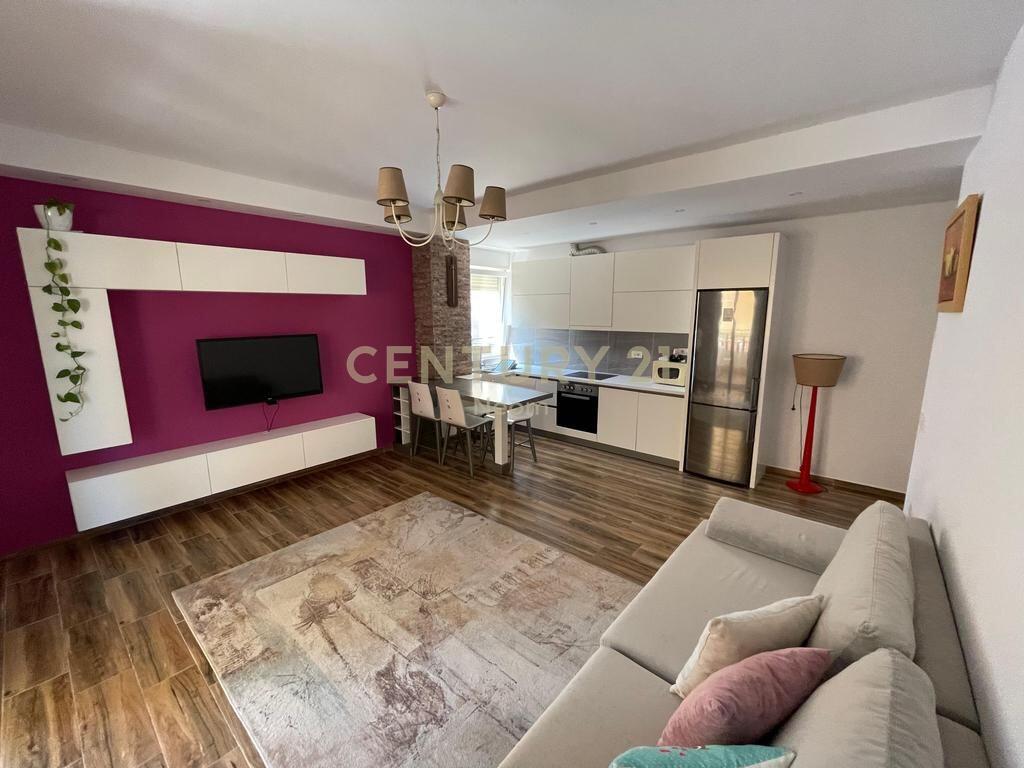 Shitet apartament 2+1+Post Parkimi Te Kodra e Diellit. 250,000 € /Muaj