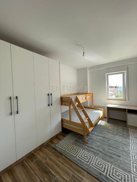 Shitet apartament 2+1+Post Parkimi Te Kodra e Diellit. 250,000 € /Muaj