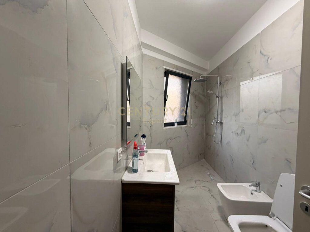 AFFITTIAMO UN APPARTAMENTO PER UFFICI IN VIA DURRESI!