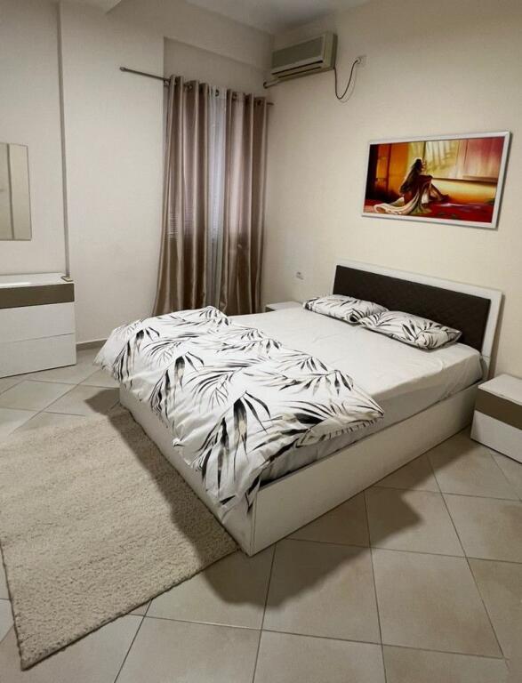 Apartment 1+1, Fresku