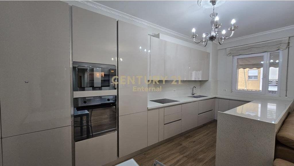 Apartament 2+1+Post Parkimi me qira tek Kompleksi Dinamo