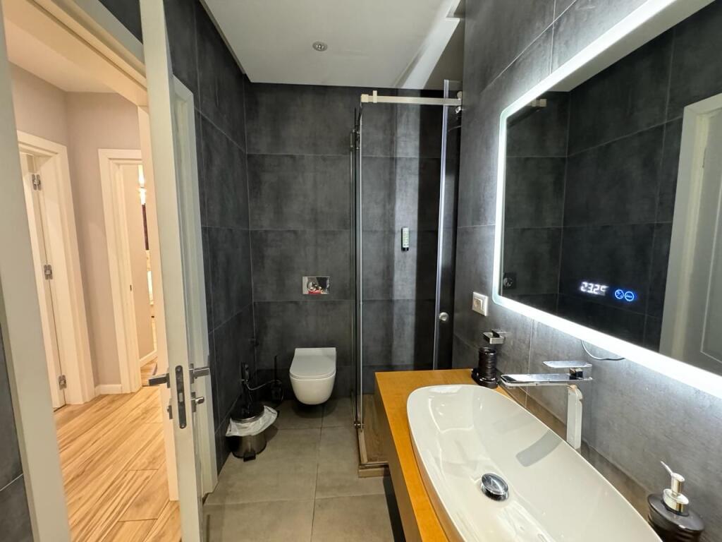Shitet Apartament 2+1+2