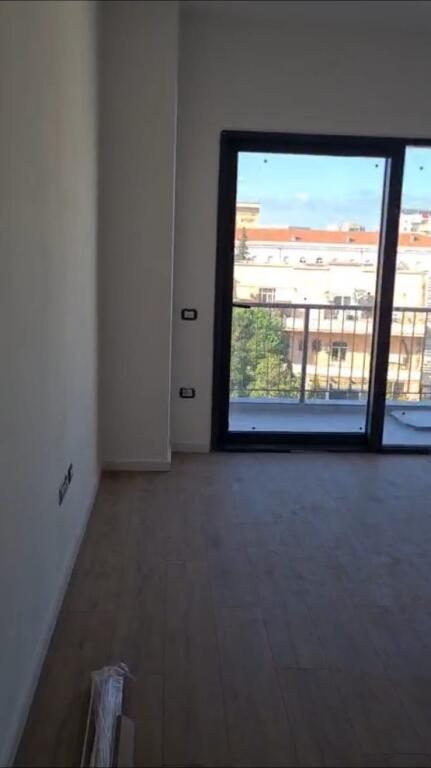 UFFICIO IN AFFITTO 106 M2 VIA BARRICATE 80.000 LEKE
