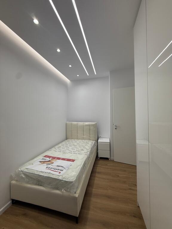 🏠IN AFFITTO Appartamento 2+1 📍Ali Dem, Residenza Kadiu 🏢6° piano, edificio nuovo con 2 ascensori 💶 Prezzo: 600€  ✨Arredato in modo moderno, mai abitato prima