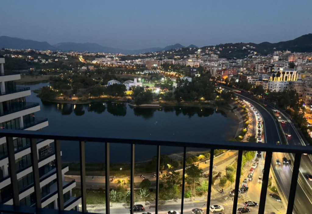🏙️ Penthouse për Shitje – Lake View Residence  📍Liqeni Artificial.  