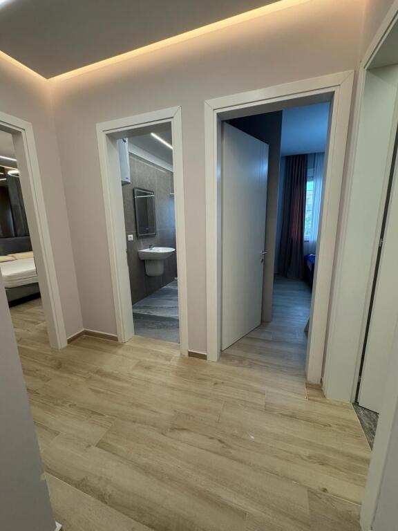 Jepet apartament me qera 2+1+2