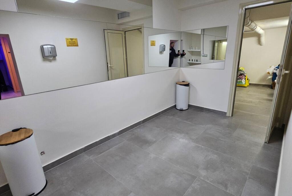 Tek Vasil Shanto Jepet me Qira Ambient Biznesi Perfekt Per Biznes Estetikë!