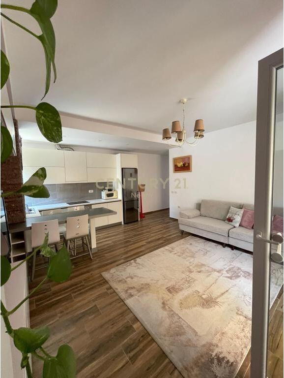 Shitet apartament 2+1+Post Parkimi Te Kodra e Diellit. 250,000 € /Muaj
