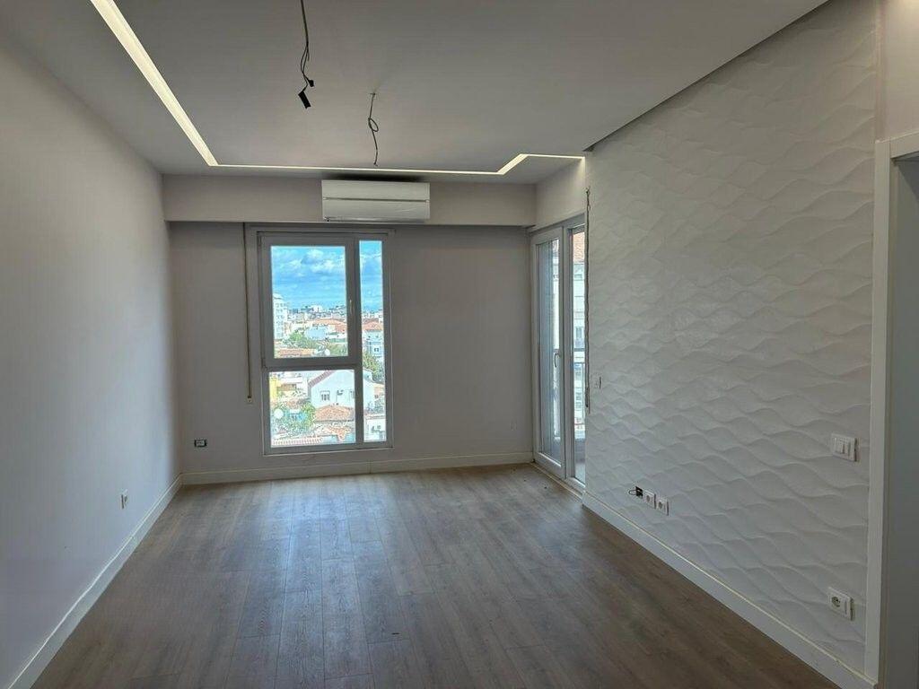 SHESIM 2+1 ME POST PARKIMI, SHKOLLA E KUQE. 260,000 €