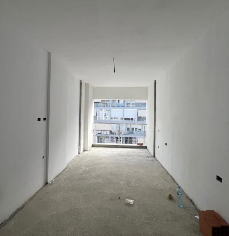 VENDESI APPARTAMENTO 2+1+2 – COMUNE DI PARIGI | VICINO A KIKA 2