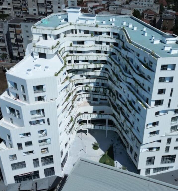 Appartamento 1+1 in affitto, per ufficio, palazzo appena finito, zona Vasil Shanto