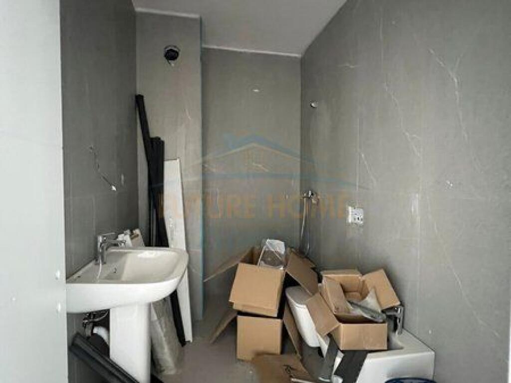 In vendita, Appartamento 1+1, Complesso Ndregjoni, Tirana.