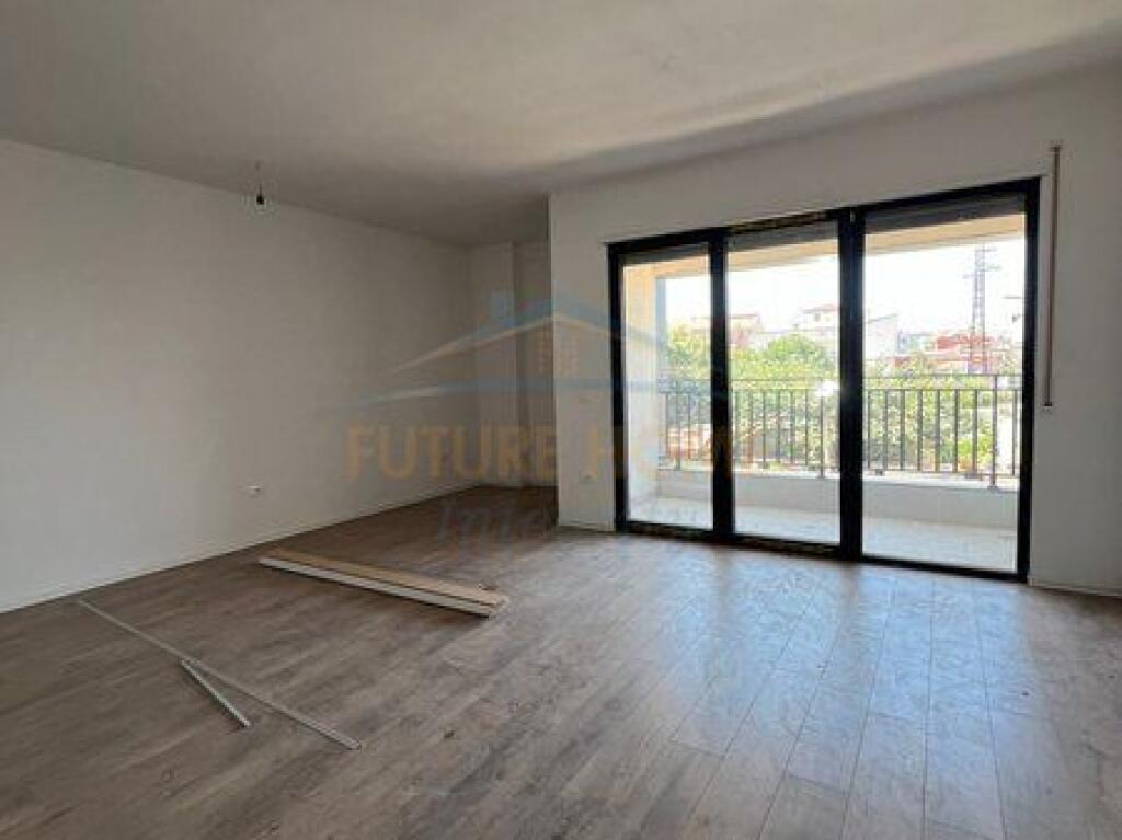 In vendita, Appartamento 1+1, Complesso Ndregjoni, Tirana.