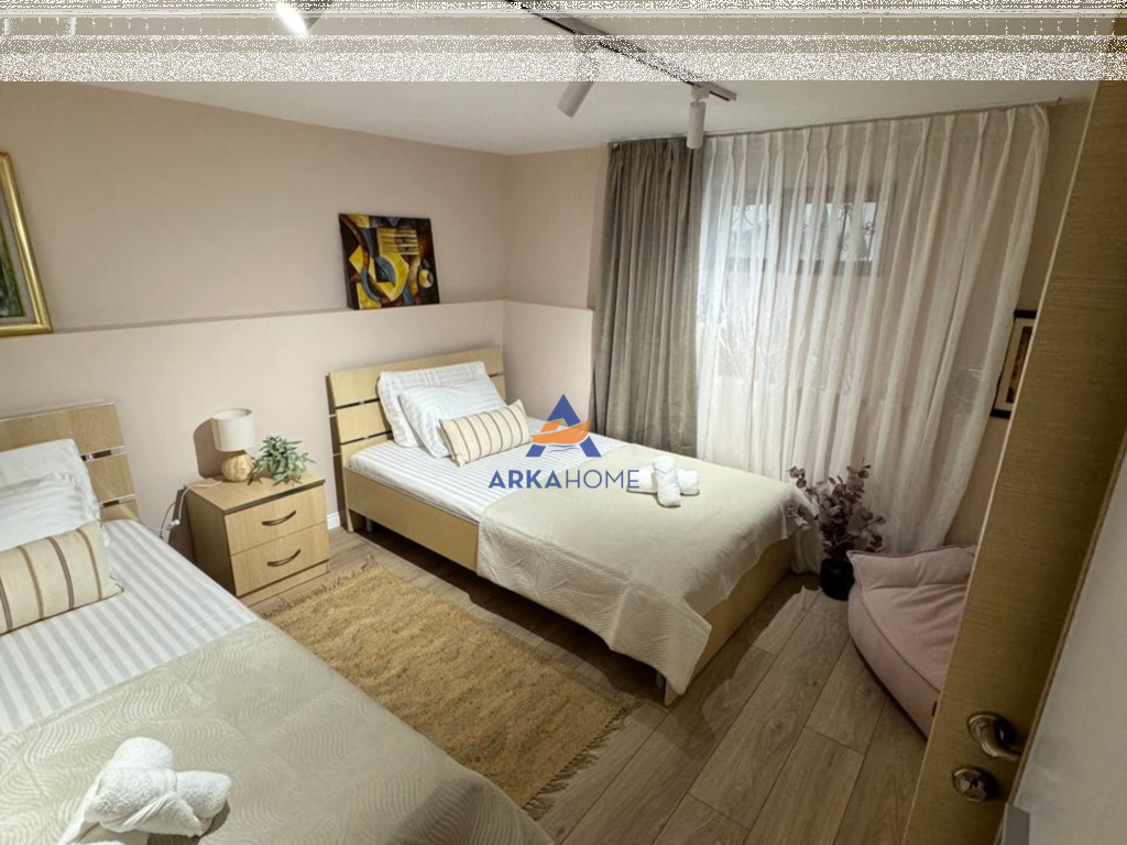 JEPET APARTAMENT ME QERA 2+1+VERANDE "ALI DEMI, RRUGA ALI VISHA" 70.000 LEKE