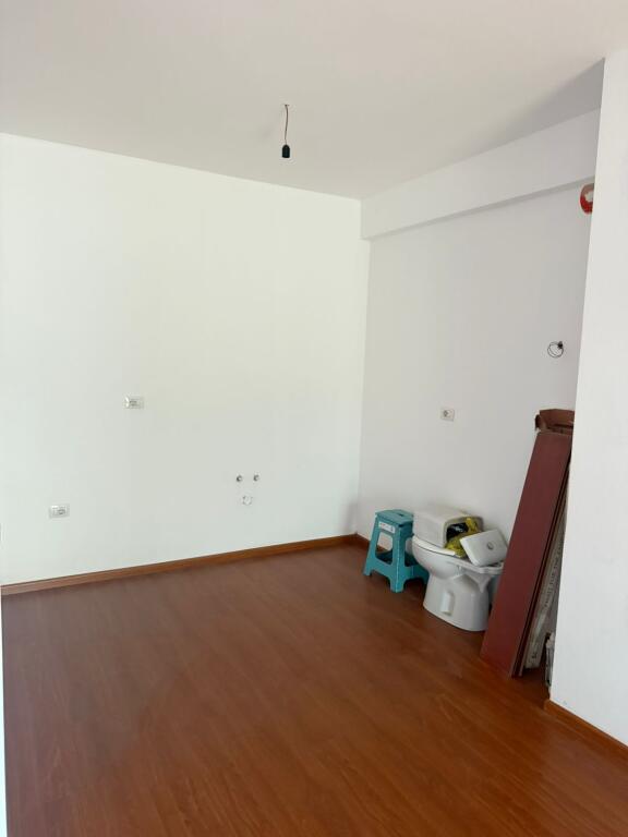 Affitto, Appartamento 2+1+2, Ndre Mjeda, Tirana. L'appartamento è offerto per Uffici.