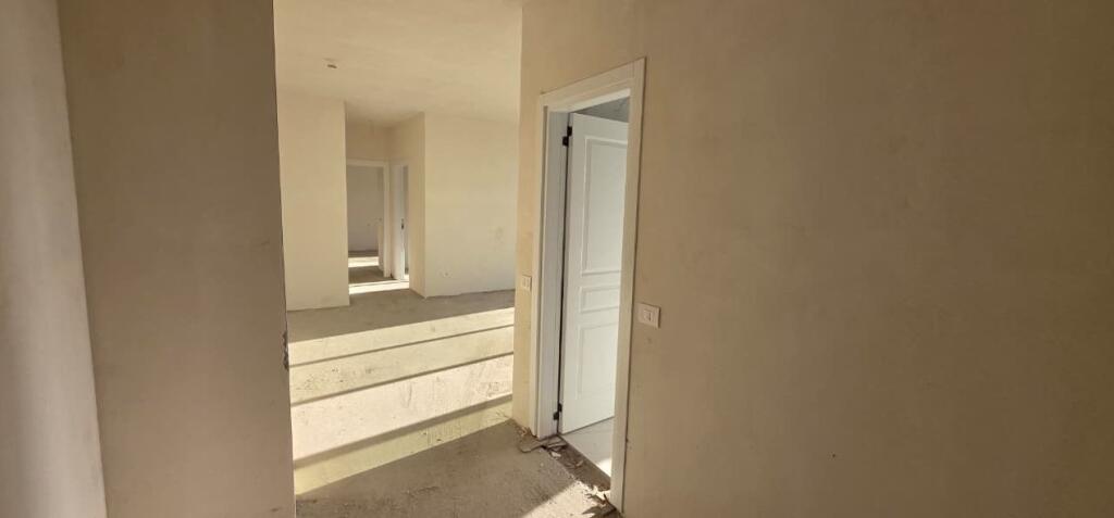 UFFICIO IN AFFITTO 100 M2 PORCELAN 700 EURO