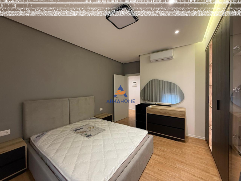 JEPET APARTAMENT ME QERA 2+1+BALLKONE "QENDËR, AFËR KRYQËZIMIT TE MULLIRI" 1200 EURO