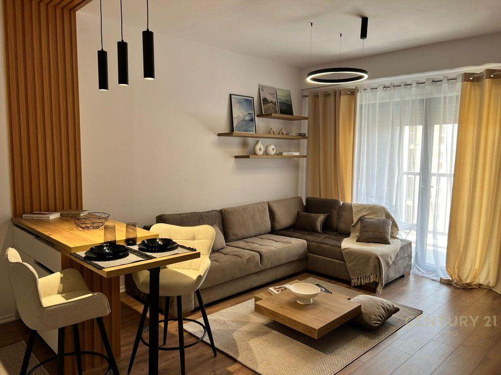 Appartamento 1+1 e posto auto in affitto al Bulevardi i Ri 700 € /Mese