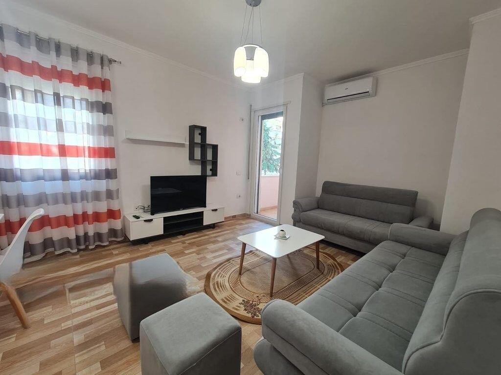 Affittiamo appartamento 2+1, di fronte alla scuola “Zonja e Këshillit të Mirë” !! 620 € /Mese