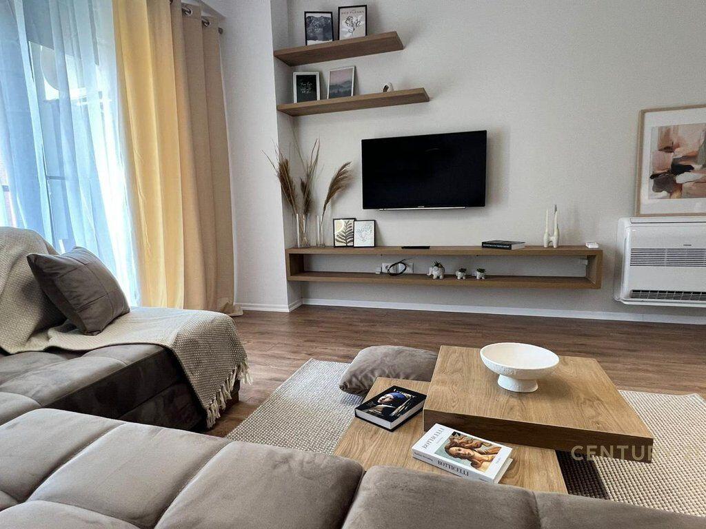 Apartament me qera  1+1dhe post parkimi tek Bulevardi i Ri