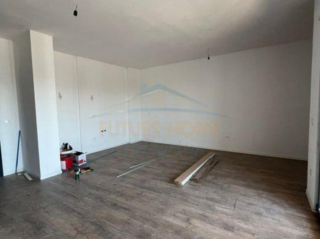 In vendita, Appartamento 1+1, Complesso Ndregjoni, Tirana.