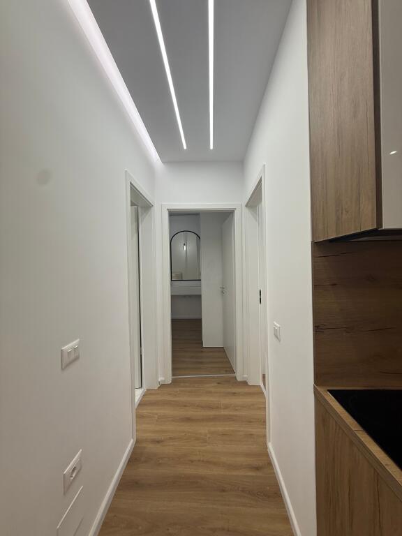 🏠IN AFFITTO Appartamento 2+1 📍Ali Dem, Residenza Kadiu 🏢6° piano, edificio nuovo con 2 ascensori 💶 Prezzo: 600€  ✨Arredato in modo moderno, mai abitato prima
