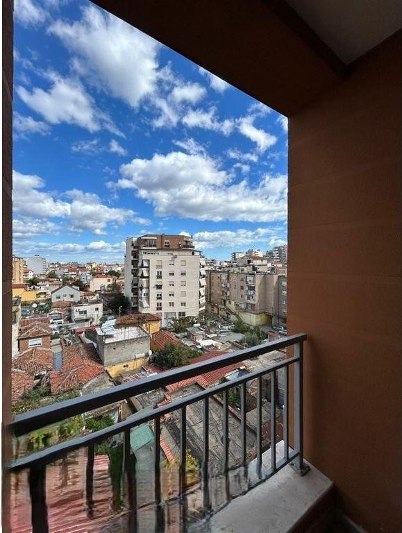 SHESIM 2+1 ME POST PARKIMI, SHKOLLA E KUQE. 260,000 €