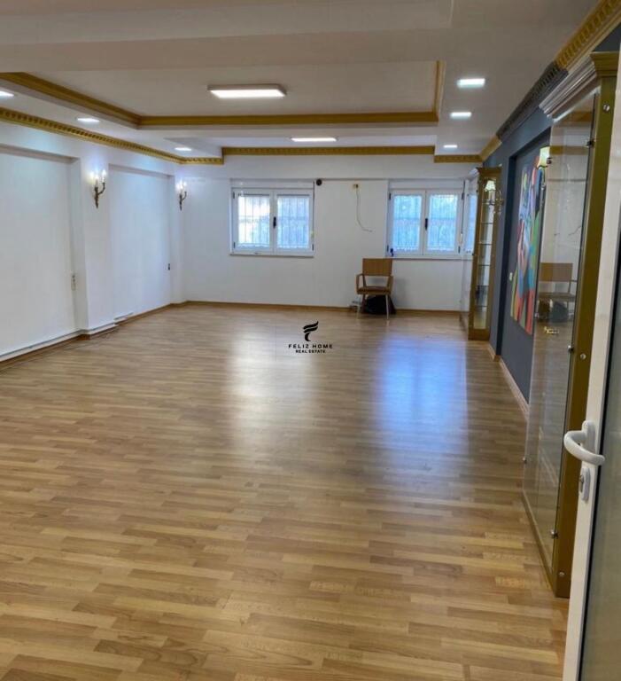 NEGOZIO IN AFFITTO 120 M2 CENTRO 1.400 EURO