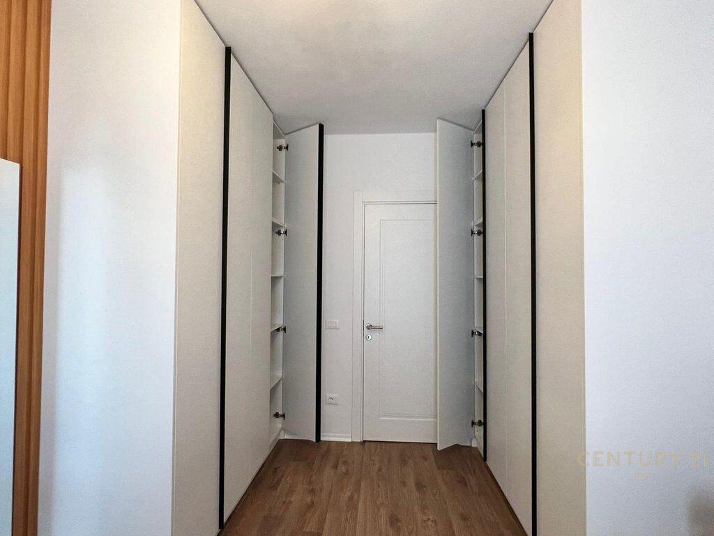 Appartamento 1+1 e posto auto in affitto al Bulevardi i Ri 700 € /Mese