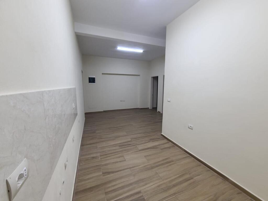 Ufficio in Affitto 75 m² al Viale Zogu I