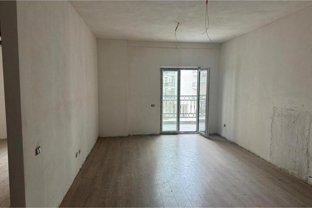 APARTMENT 1+1 FOR SALE AT PORTA TIRANA E RE