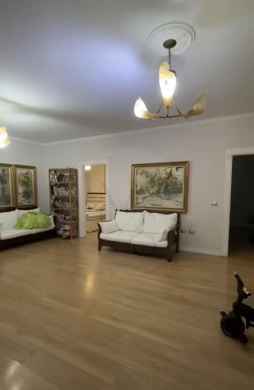 Shitet apartament 3+1+2 tek Kodra e Diellit