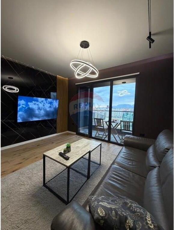 Apartment - For Rent - Commune of Paris, Tirana
