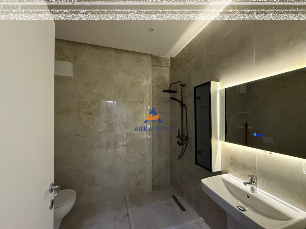 JEPET APARTAMENT ME QERA 2+1+BALLKONE "QENDËR, AFËR KRYQËZIMIT TE MULLIRI" 1200 EURO