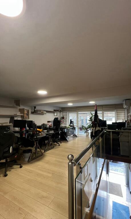 Ufficio in Affitto – Via Sulejman Delvina!!!