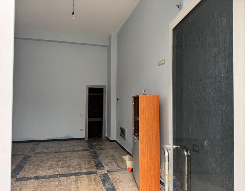 SHITET DYQAN NE PAZH DURRES 122.400 euro