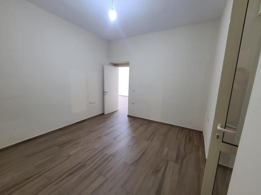 Ufficio in Affitto 75 m² al Viale Zogu I
