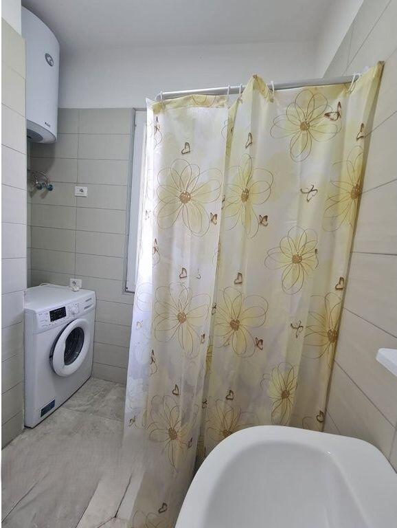 Affittiamo appartamento 2+1, di fronte alla scuola “Zonja e Këshillit të Mirë” !! 620 € /Mese