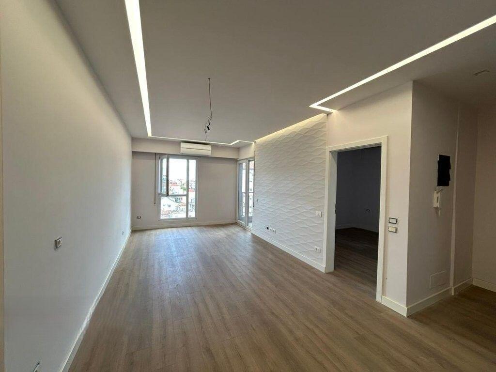 SHESIM 2+1 ME POST PARKIMI, SHKOLLA E KUQE. 260,000 €
