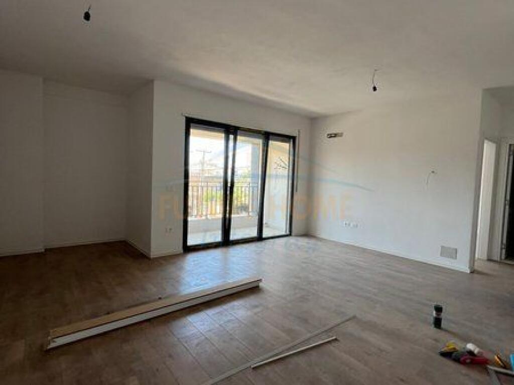 In vendita, Appartamento 1+1, Complesso Ndregjoni, Tirana.