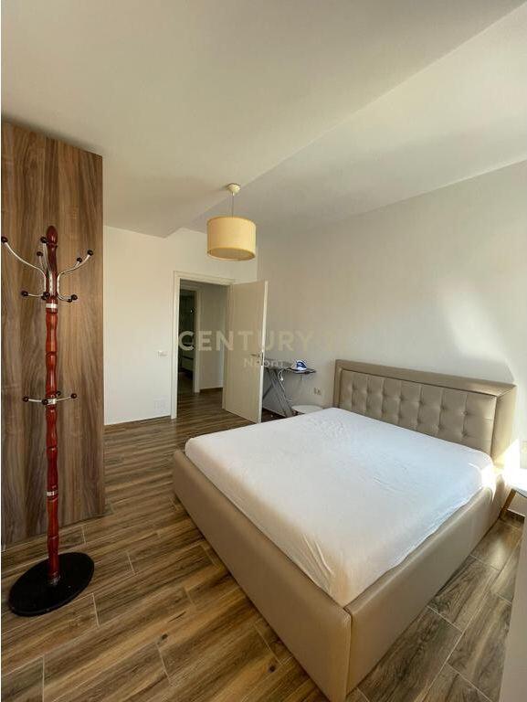 Shitet apartament 2+1+Post Parkimi Te Kodra e Diellit. 250,000 € /Muaj