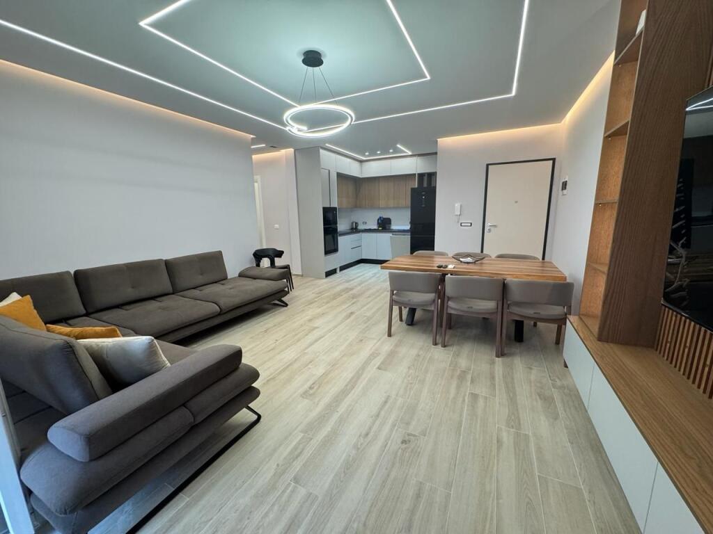 Jepet apartament me qera 2+1+2