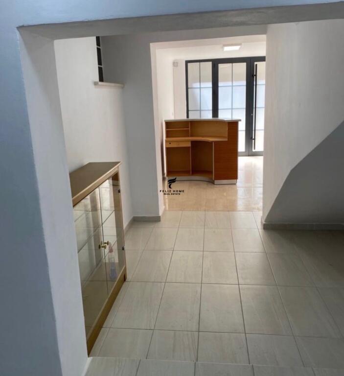 NEGOZIO IN AFFITTO 120 M2 CENTRO 1.400 EURO