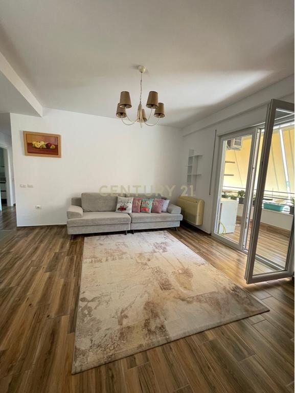 Shitet apartament 2+1+Post Parkimi Te Kodra e Diellit. 250,000 € /Muaj