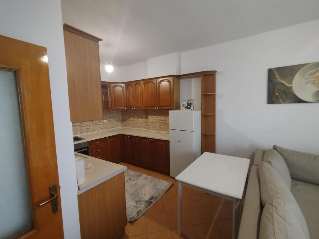 Appartamento 2+1 + balcone in affitto – Laprakë
