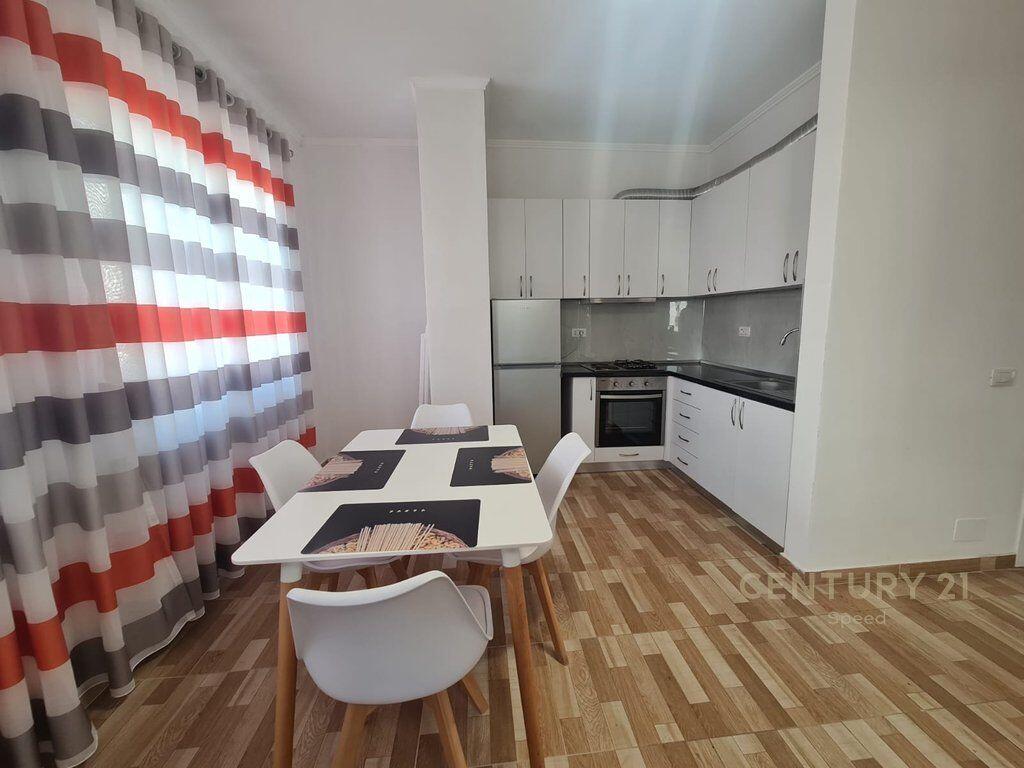 Affittiamo appartamento 2+1, di fronte alla scuola “Zonja e Këshillit të Mirë” !! 620 € /Mese