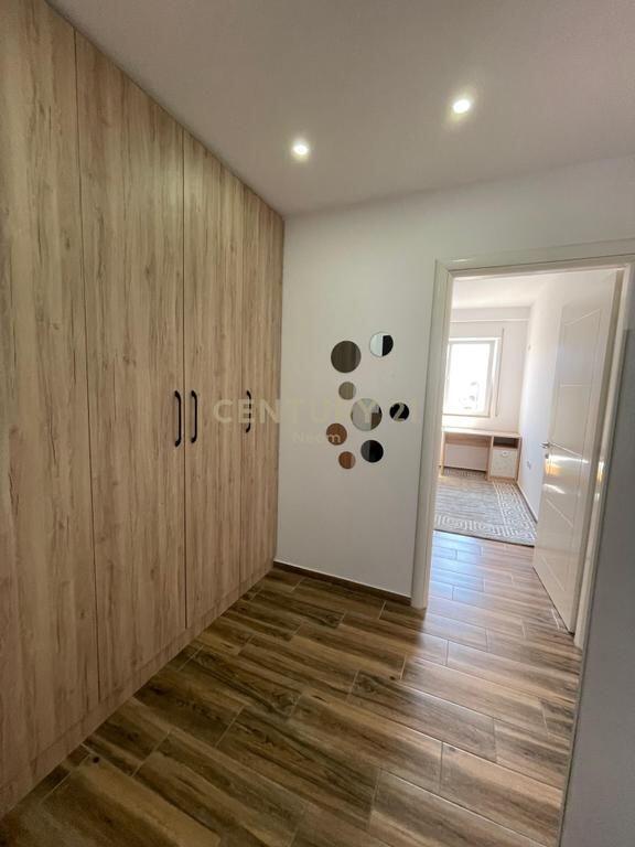 Shitet apartament 2+1+Post Parkimi Te Kodra e Diellit. 250,000 € /Muaj