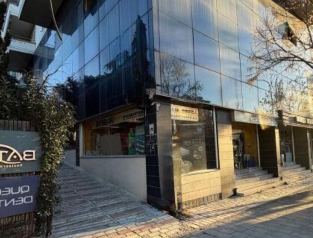 NJËSI KOMERCIALE ME QIRA – BLV. ZHAN D’ARK