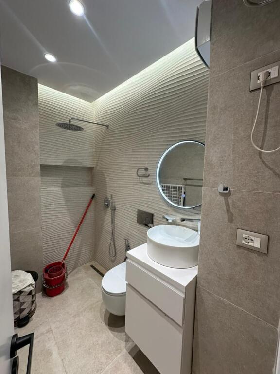 Apartament me qira 2+1+2+3 ballkone te Bulverdi Migjeni , Astir